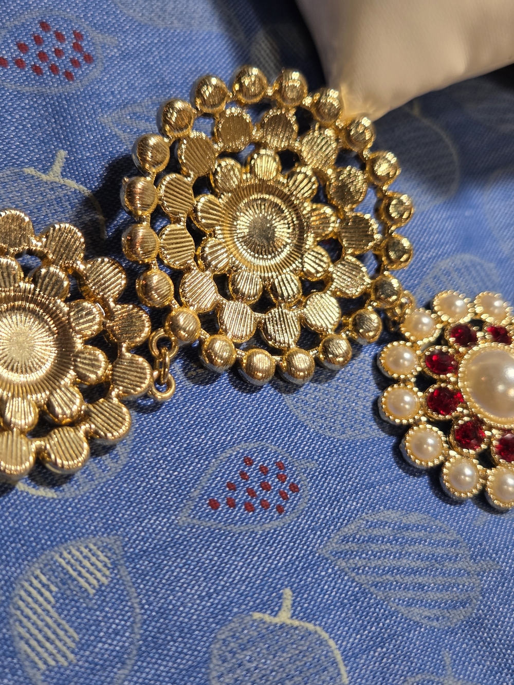 Vintage Monet red Stones and pearl floral necklace and matching bracelet - Picture 11 of 12